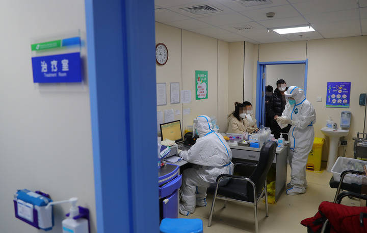 专家解答防疫热点问题：多种因素导致近期北京重症患者增加