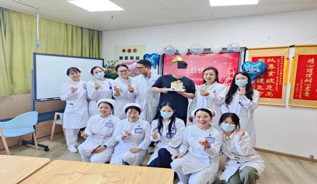 “工作可以再找,妈妈只有一个”,深圳大学毕业生为照顾患癌母亲,甘当“全职儿子”